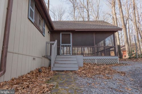 49 Pileated Woodpecker Ln, Hedgesville WV  25427-5384 exterior
