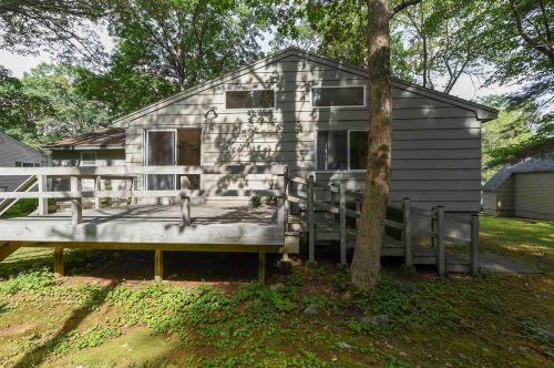 44 Harding Rd, Portsmouth, NH 03801-5834