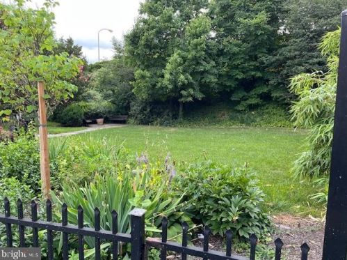 337 Front St, Philadelphia PA 19106-1410 exterior