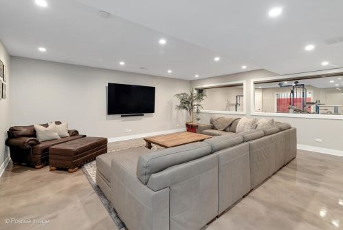 740 67th Pl, Willowbrook IL  60527-5307 exterior