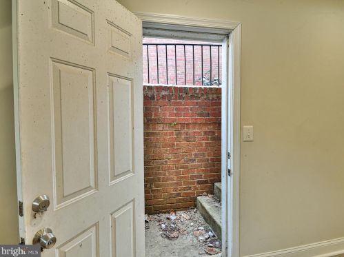 8708 Sundale Dr, Silver Spring MD 20910-5039 exterior