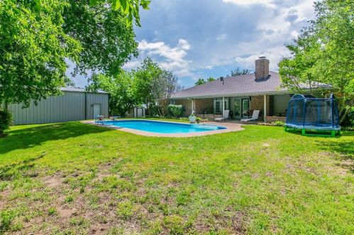 6108 Ridge Rd, Fort Worth TX  76135-1342 exterior