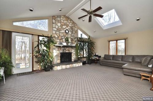 403 Briarwood Ln, Rockleigh, NJ 07647-1312