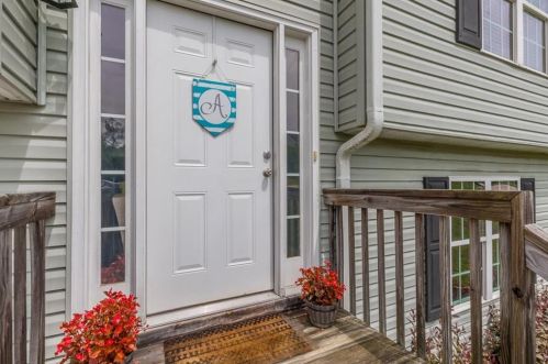 5416 Latham Manor Dr, Gainesville, GA 30506-6949