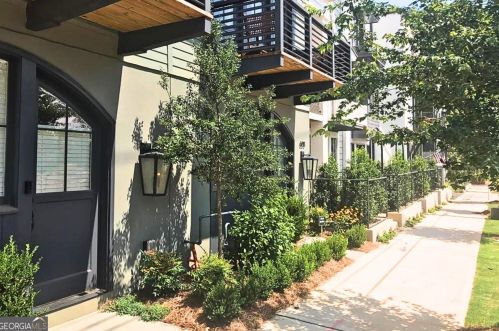 672 Hank Aaron Dr, Atlanta, GA 30315-0011