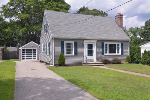 40 River Rd, Lincoln, RI 02865-2410
