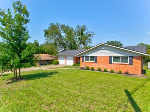 5621 Wedgworth Rd, Fort Worth TX  76133-2806 exterior