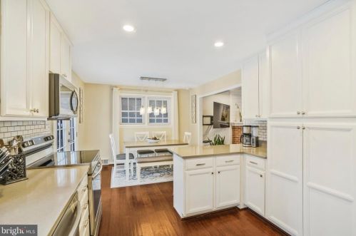 7604 Gresham St, Springfield VA  22151-2933 exterior