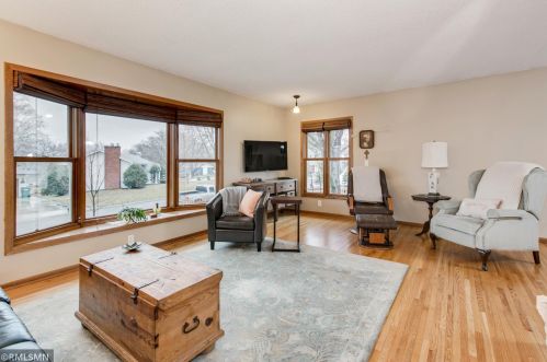 3516 Chelmsford Rd, Minneapolis, MN 55418-1738