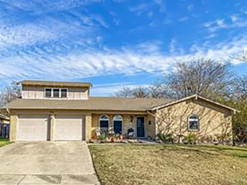2925 Conejos Dr, Fort Worth TX  76116-3306 exterior