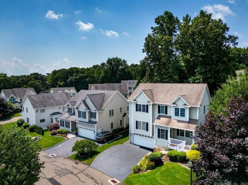 33 Patriot Trl, Huntington, CT 06484-5371