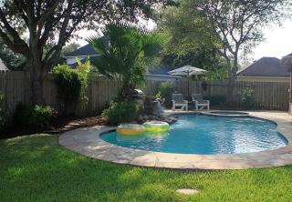 4915 Winding River Dr, Sugar Land TX  77478-4487 exterior
