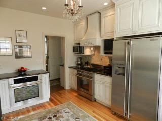 13835 Lake Ave, Cleveland OH  44107-1424 exterior