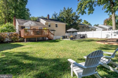 1213 Oakwood Rd, Tavistock NJ exterior