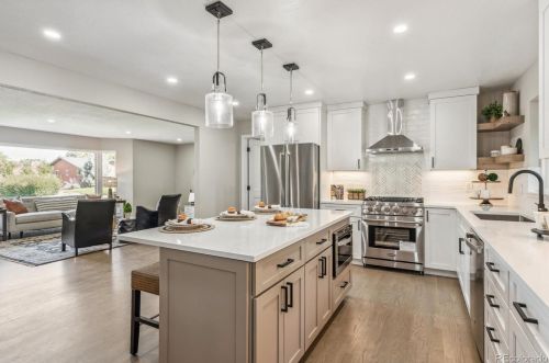 2070 Un Dr, Aurora CO 80015-6600 exterior