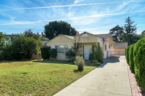 534 Olmsted Dr, Glendale, CA 91202-1512