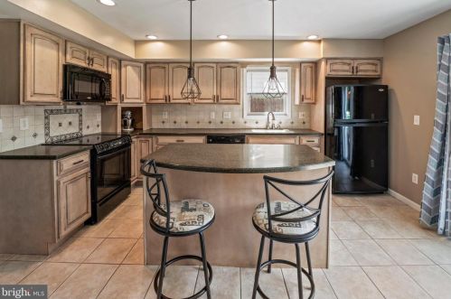 210 Lafayette Dr, Auburn, NJ 08085-1437