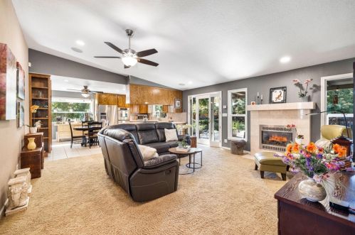 119 Mulholand Dr, Ripon, CA 95366-2124