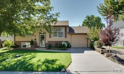 151 Gamble Ln, Pueblo, CO 81001-1914
