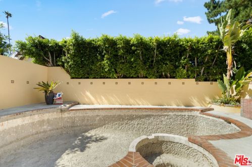 1437 Mountain St, Glendale CA  91207-1259 exterior