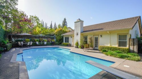 568 Crownpointe Cir, Vacaville, CA 95687-5557