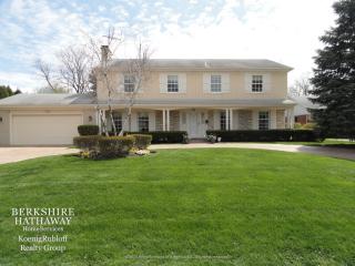 1349 Somerset Dr, Glenview, IL 60025-3154
