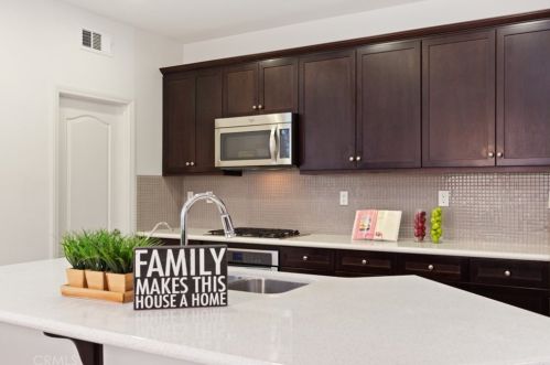 38 Latitude, Irvine CA  92618-8821 exterior