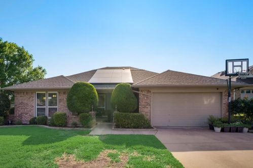 3101 Sundance Ct, Bedford, TX 76021-3462