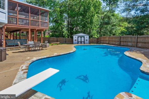 15559 Bloomfield Dr, Woodbridge, VA 22193-5702
