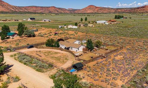 7265 Sunflower Ln, Kanab, UT 84741-8142