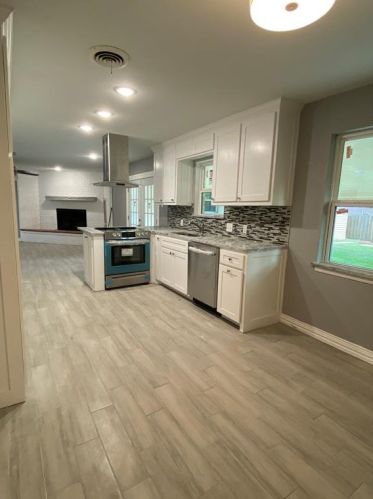 317 Hallmark Dr, Fort Worth TX  76134-3811 exterior