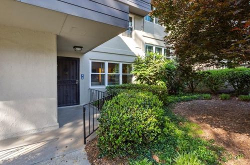 301 Lakemoore Dr, Atlanta, GA 30342-3830