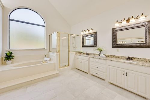 2312 Colleen Ct, Carrollton TX 75007-2037 exterior