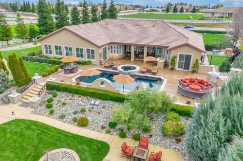 11720 Trailrider Dr, Elk Grove, CA 95624-9396