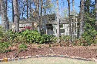 320 Willow Glenn Dr, Marietta, GA 30068-5110