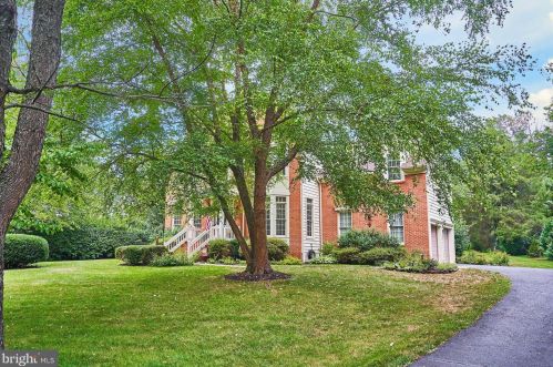 4291 Lawnvale Dr, Gainesville, VA 20155-1101