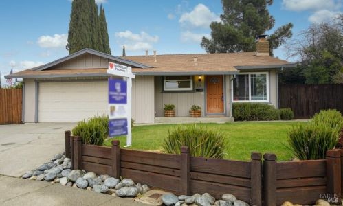136 Lahotan Ct, Vacaville, CA 95687-4912