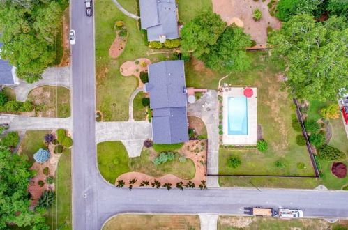 89 Debonaire Dr, Marietta, GA 30064-2134