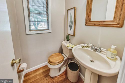 9701 Brunett Ave, Silver Spring MD 20901-3235 exterior