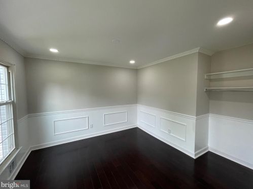 7405 Beverly Manor Dr, Annandale, VA 22003-2512