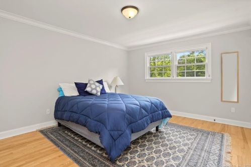 24 Martin Dl, Greenwich CT  06830-4742 exterior