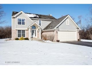 586 Sycamore Cir, Lake Barrington, IL 60084