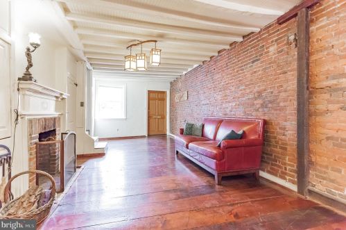 806 Front St, Philadelphia PA 19106-3019 exterior