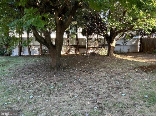 111 Winding Way, Trenton NJ 08620-2625 exterior