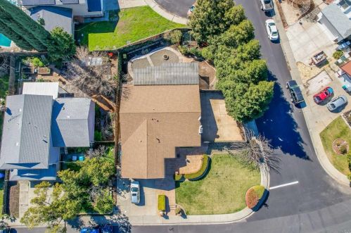 160 Woodhaven Dr, Vacaville, CA 95687-5947