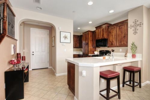8822 Wheelton Rd, Elk Grove, CA 95624-5216