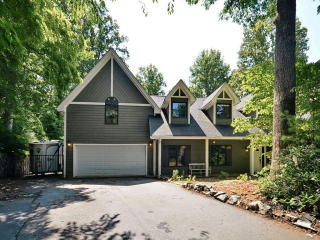 405 Canonero Dr, Fairview, NC 28730-9771