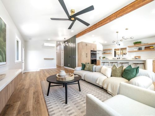 1232 Kalaniiki St, Honolulu HI  96821-1213 exterior