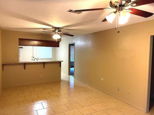 1605 Hazelwood St, Conroe, TX 77301-4030