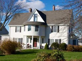 10 Renfrew Park, Middletown, RI 02842-5862